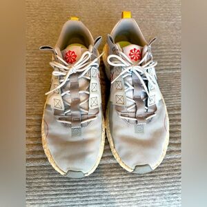 MENS NIKE RECYCLED MOVE TO ZERO SNEAKERS. SIZE 10.5.